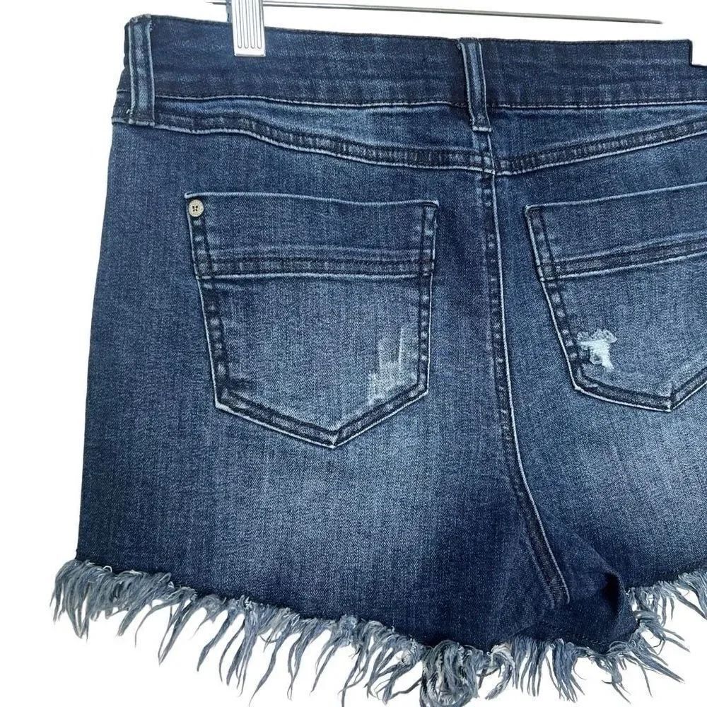 Altar’d State Fringe Distressed Denim Shorts Wash Chiara Size 28/7 - Picture 7 of 10
